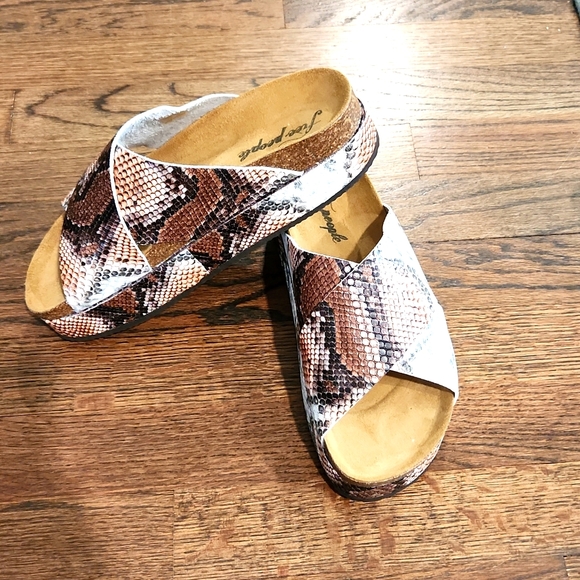 Free People Shoes - Free People size 37 platform sandals